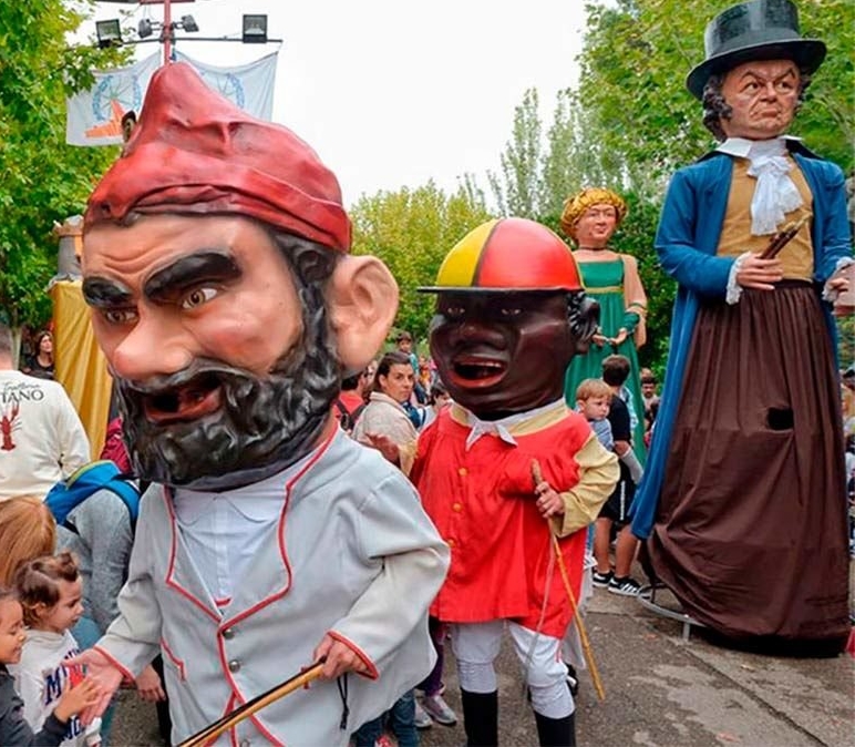 Gigantes y cabezudos fiestas del Pilar Zaragoza