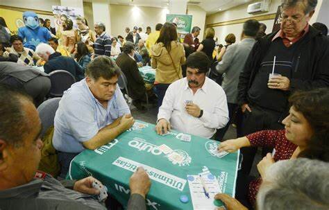 mesa y se sacas cartas solo en el feriado en quito