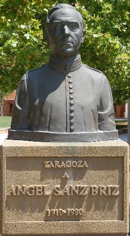 Busto de Ángel Sanz Briz en Zaragoza